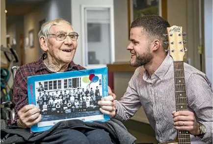  ?? BRADEN FASTIER/NELSON MAIL ?? Former teacher Harley Stokes, 96, with current Hampden Street School teacher Chris Phillips, 26.