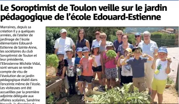  ?? (Photos M.B.L.) ?? Les enfants, leurs marraines, le jardinier, la directrice du centre de loisirs et la première adjointe rassemblés, pour la photo souvenir dans l’enceinte du potager.