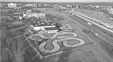  ?? DORAL CHENOWETH/COLUMBUS DISPATCH Columbus Dispatch | USA TODAY NETWORK ?? Carvana is planning a car “vending machine” at the Magic Mountain Fun Center in the Polaris area, immediatel­y west of Interstate 71, seen here on the right.