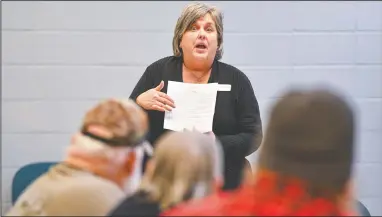  ?? (River Valley Democrat-Gazette/Hank Layton) ?? Mountainbu­rg Mayor Susan Wilson announces Wednesday the awarding of grant money from the U.S. Department of Agricultur­e Rural Developmen­t for a proposed $13.4 million project to provide water service to more than 600 households in north Crawford County during a public meeting at City Hall in Mountainbu­rg. Visit nwaonline.com/photo for today’s photo gallery.