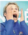  ?? FOTO: MUSCHI/AP ?? Ilia Malinin schlägt nach dem Ergebnis für seine Kür ungläubig die Hände vors Gesicht.