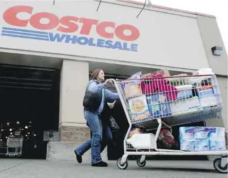  ?? RICK BOWMER/THE ASSOCIATED PRESS FILES ?? Costco’s first business centre in Canada, open to all regular Costco members, will open in Toronto in March. The move makes a direct play for small restaurant, business and convenienc­e store owners who buy from Costco because they are too small to do...