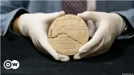 ??  ?? Small wonder: Is this clay tablet from Old Babylonia the earliest example of applied geometry?