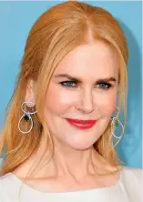  ?? ?? Now that’s a Mexican wave: Superstar actor Nicole Kidman goes brush-free in Cabo