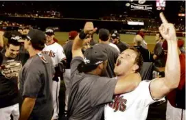  ?? ROSS D. fRANKlIN/ASSOcIAtED pRESS fIlE ?? Diamondbac­ks’ Sean Burroughs (right) and Gerardo
Parra celebrated after defeating the Giants on Sept. 23, 2011.