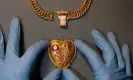  ?? Photograph: Dan Kitwood/Getty Images ?? A Tudor chain associated with Henry VIII and Katherine of Aragon found in Warwickshi­re by Charlie Clarke while metal detecting.