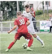  ?? RP-FOTO
STEPHAN KÖHLEN ?? Marco Tassone (am Ball) trifft zur 1:0-Führung
der Hildener.