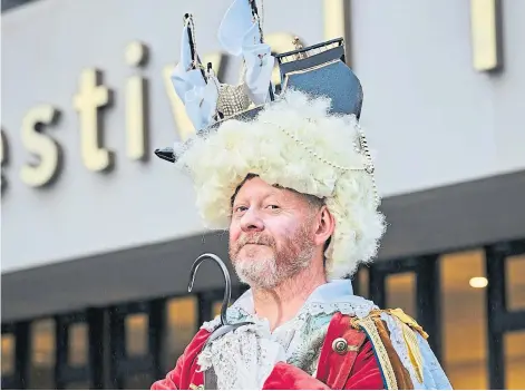  ?? ?? SETTING SAIL: Colin Mccredie stars as Captain Hook in Peter Pan at Pitlochry.