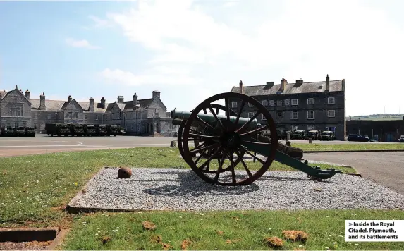  ?? Pictures: Matt Gilley ?? Inside the Royal Citadel, Plymouth, and its battlement­s