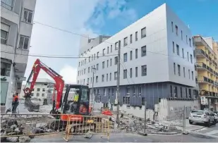  ?? FOTO XOÁN CARLOS GIL ?? Inmuebles como este geriátrico de Vigo ya cuentan con aislamient­os exteriores.