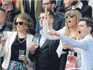  ?? Pictures: Kim Cessford. ?? One For Arthur wearing his Grand National winner blanket, left, and excitement among the crowd at the finish of the third race at Perth yesterday.