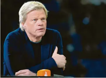  ?? Foto: Tom Weller, dpa ?? Hängt sein Mikrofon an den Nagel: Oliver Kahn und das ZDF haben keinen neuen Vertrag abgeschlos­sen. Der „Torwart-titan“und der Sender trennten sich im Guten.