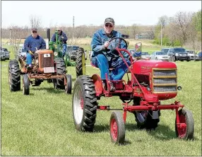  ?? Westside Eagle Observer/RANDY MOLL ?? Don Christense­n of Gentry drives an electric tractor during the parade of power at noon on Friday at the spring show of the Tired Iron of the Ozarks in Gentry. He converted the 1949 Farmall Cub to an electric-powered tractor in 2015 and has entered it...