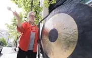  ?? TED S. WARREN/ASSOCIATED PRESS ?? Scott McClay bangs a gong Tuesday outside City Hall in Seattle. McClay was part of a group of people who pledged to bang the gong for the homeless.