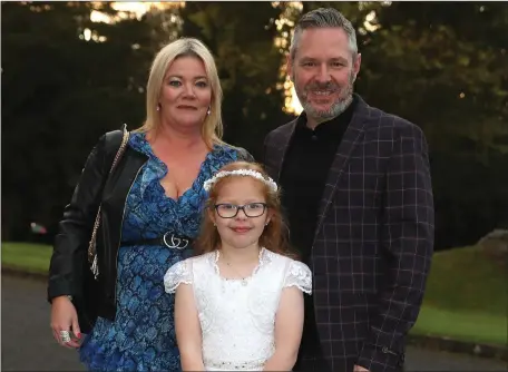  ??  ?? Sarah Jay with her parents Tina and Jonathan at Termonfeck­in communion