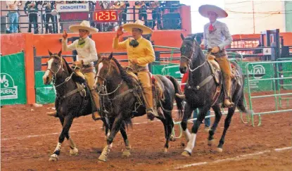  ??  ?? Los tres charros completos que compartier­on ruedo