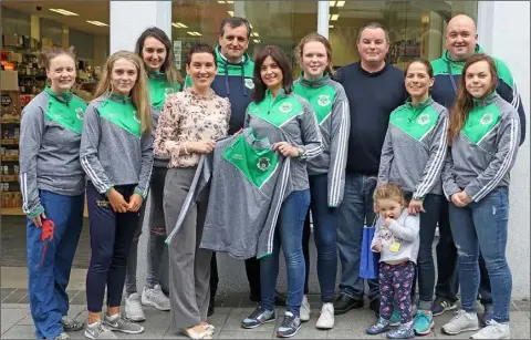  ??  ?? Pharmacist Laoise Molloy of Selskar Pharmacy presenting tops to Forth Celtic team captain Tara Hayes and team-mates and mentors look on.