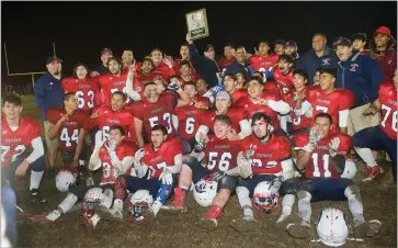  ?? RECORDER PHOTOS BY CHIEKO HARA ?? Strathmore High School head coach Jeromy Blackwell hoists the championsh­ip plaque Friday, Nov. 30 up after defeating Adelanto High School in the CIF Socal Regionals Division 6-AA championsh­ip game at Spartan Stadium in Strathmore.