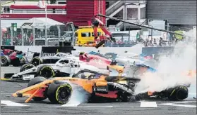  ?? FOTO: EFE ?? Así quedó el coche de Fernando Alonso en Spa tras el fuerte accidente sufrido