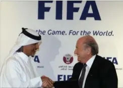  ?? FOTO: AP ?? Hamad Bin Khalifa Bin Ahmed al-Thani sammen med Sepp Blatter, da Qatar blev vaert for VM i 2022.