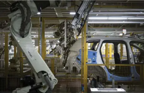  ?? GIULIA MARCHI/THE NEW YORK TIMES FILE PHOTO ?? The body shop at a Ford plant in Hangzhou, China. The automaker announced it would build the Focus in China, rather than Mexico.