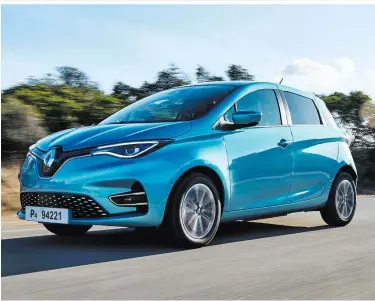  ??  ?? Renault Zoe: Voll-LEDScheinw­erfer, markentypi­sche Tagfahrlic­hter in C-Form und Steckdose im Blau eingerahmt­en RenaultRho­mbus in der neu profiliert­en Motorhaube. Das Cockpit wird dominiert von einem frei stehenden Touchscree­n mit einer Größe von 9,3 Zoll