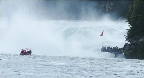  ?? — MICHAEL MCCARTHY ?? Viewers at the base of the falls, lower right, watch as a small boat takes tourists close to the base of the falls.