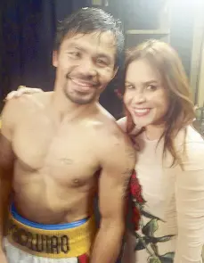  ??  ?? Manny Pacquiao and wife Jinkee in the dressing room