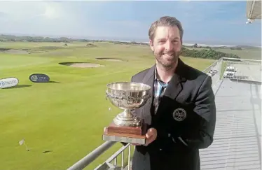  ??  ?? IT’S BEEN A PLEASURE: Defending champion Stuart Smith won the Diners Club SA PGA Club Profession­als championsh­ip at Humewood yesterday