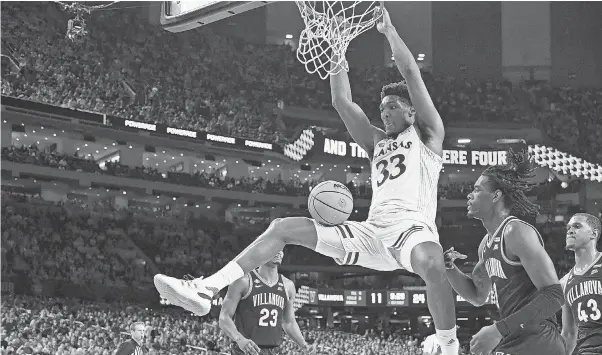  ?? BOB DONNAN/ USA TODAY SPORTS ?? Kansas forward David McCormack dunks against Villanova during the first half for two of his game- high 25 points Saturday.