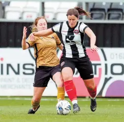  ?? ?? Maidenhead United Women posed a few problems for leaders Cardiff City on Sunday. Photos: Darren Woolley