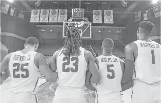  ?? Yi-Chin Lee / Houston Chronicle ?? Galen Robinson, from left, Cedrick Alley, Corey Davis and Chris Harris are among the juniors on UH’s team this season. But that’s not a reference to their classifica­tion.