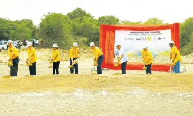  ?? ?? Chen Daojiang, Chinese ambassador to Jamaica, together with the Prime Minister of Jamaica Andrew Holness and Deputy Prime Minister Horace Chang, attend the ground-breaking ceremony of the Montego Bay Perimeter Road Project in Montego Bay on July 16.