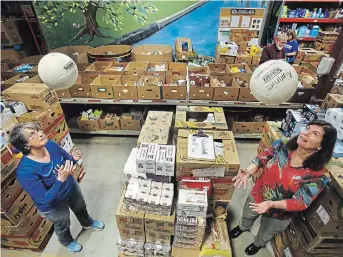  ?? CLIFFORD SKARSTEDT EXAMINER ?? Members of the Peterborou­gh Ladies Volleyball League Cathy Orr, left, and Alida Becker drop by the Kawartha Food Share to make a $1,000 league donation Tuesday.
The donation came from unused funds after the 2019-20 season was cut short due to the COVID-19 virus.