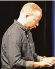  ?? Foto: Tobias Böcker ?? Craig Taborn spielt quirlig, aber zuwei len auch hart.