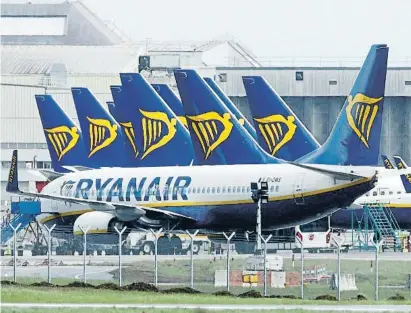  ?? ?? Avions de Ryanair a la base de l’aeroport de Dublín