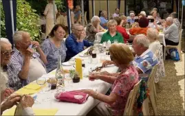  ?? (Photo Ph. D.) ?? Les repas en commun font partie des rituels appréciés de la Semaine Bleue