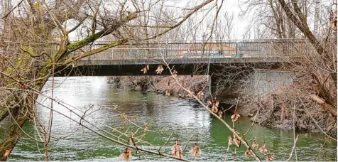  ?? Foto: Bernhard Weizenegge­r ?? Bei den Günzbrücke­n an der Bürgermeis­ter Thaler Straße in Ichenhause­n stehen Sanierungs­arbeiten an.