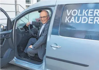  ?? FOTO: ANJA SCHUSTER ?? Volker Kauder will auch nach 27 Jahren Bundestags­abgeordnet­er bleiben und setzt darauf, auch dieses Jahr das Direktmand­at zu holen.