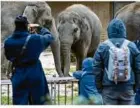  ?? ?? Für manche Familien zu teuer – ein Besuch im Zoo.