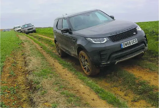  ??  ?? There were a few Land Rovers in the convoy including a late L322 and Defender 90