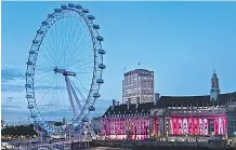  ?? DOMINIC ARIZONA BONUCCELLI ?? A twilight trip around the London Eye ferris wheel is a picturesqu­e way to enjoy a clear London evening.