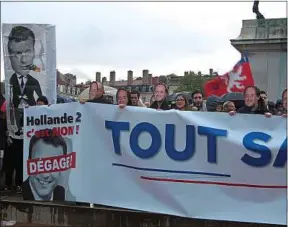  ??  ?? Les militants avaient déployé une banderole au son de la Marseillai­se.