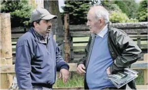  ??  ?? Aberdeen-Angus breeders David Ismail and Neil Massie compare notes