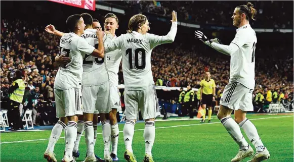  ?? (AFP) ?? Real Madrid, who beat Valencia in the La Liga last weekend, are only five points behind leaders Barcelona.