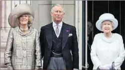  ?? Foto: dpa ?? Prinz Charles zwischen Mutter Elizabeth und Gattin Camilla: Steht er bald immer in der Mitte?