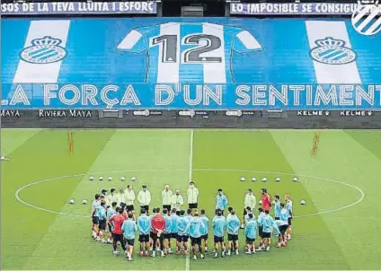  ?? FOTO: RCDE ?? Los blanquiazu­les acabaron hundidos tras caer ante el Levante el sábado, pero se han conjurado para levantarse y volver a ganar ya