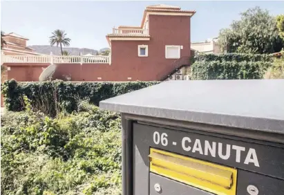  ?? Foto: A. García ?? Trotz Sammelbrie­fkästen scheint die Postzustel­lung in La Canuta nicht reibungslo­s zu funktionie­ren.