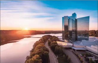  ?? Contribute­d photo / ?? A view of the Mohegan Sun casino and resort along the banks of the Thames River in Montville