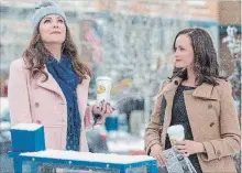  ?? SAEED ADYANI TNS ?? Lauren Graham and Alexis Bledel in "Gilmore Girls a Year in the Life."